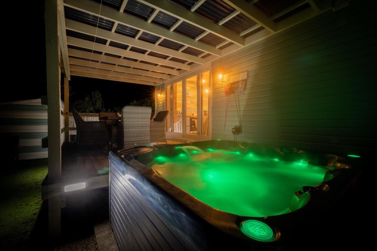 Den Of Joy Humberston Fitties Sleeps 6,Hot Tub,Log Burner Villa Cleethorpes Exterior photo